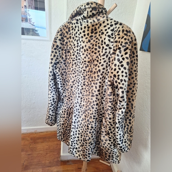 Moda International Leopard Print Teddy Jacket - Picture 3 of 3